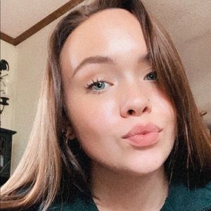 Meet your Posher, Madelyn